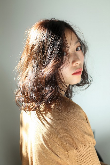 大人ツヤ感レイヤーミディ